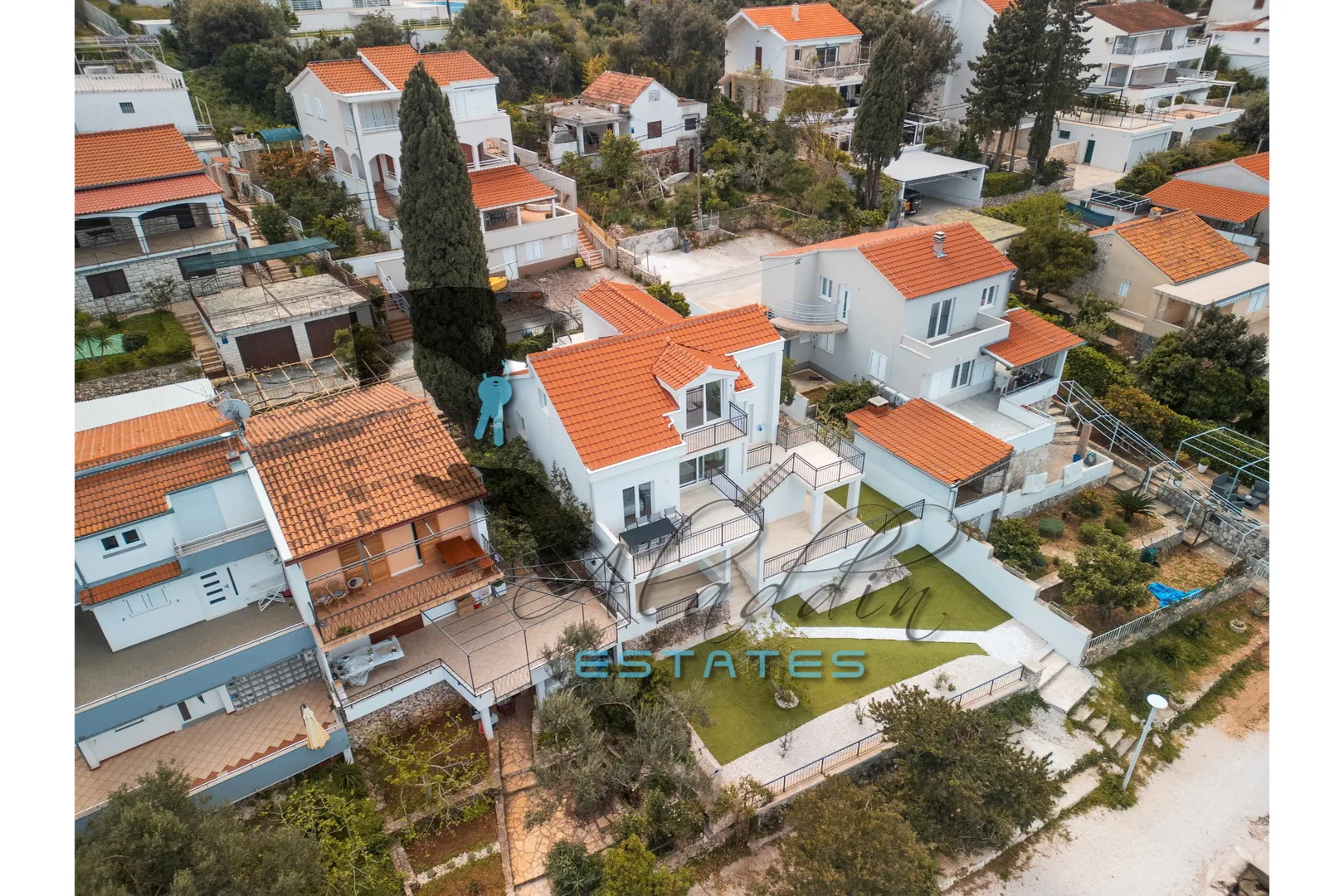 seget vranjica, luksuzna vila s tri stambene jedinice u prvom redu do mora, 296 m2 - slika 33