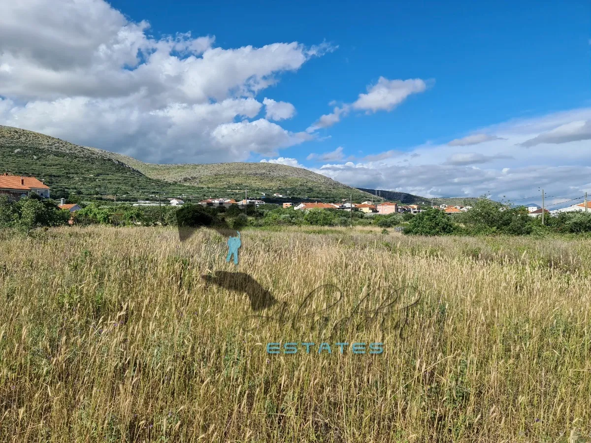 trogir, velika građevinska čestica, sva infrastruktura dostupna, 8.038 m2 - slika 6