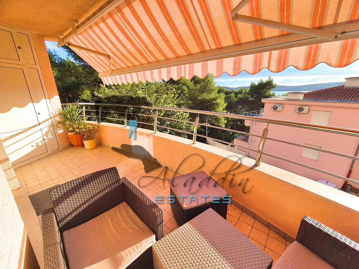 trogir, odličan dvosobni stan s pogledom na more, 69 m2 - slika 16