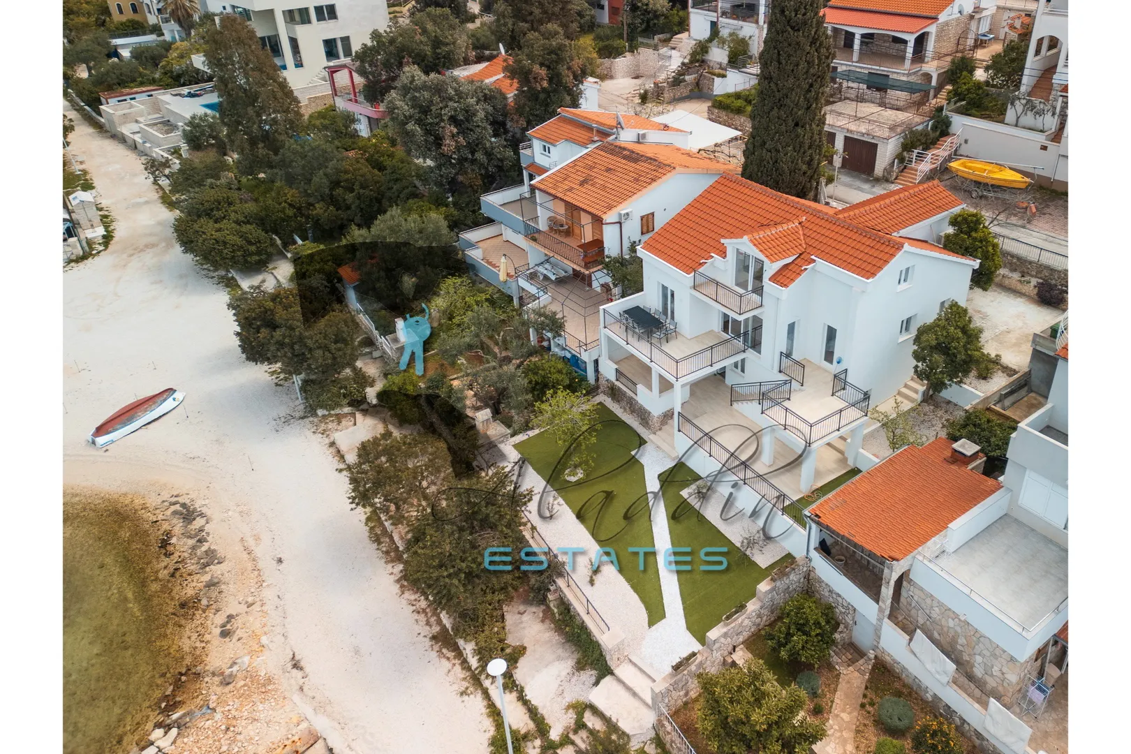 seget vranjica, luksuzna vila s tri stambene jedinice u prvom redu do mora, 296 m2 - slika 34