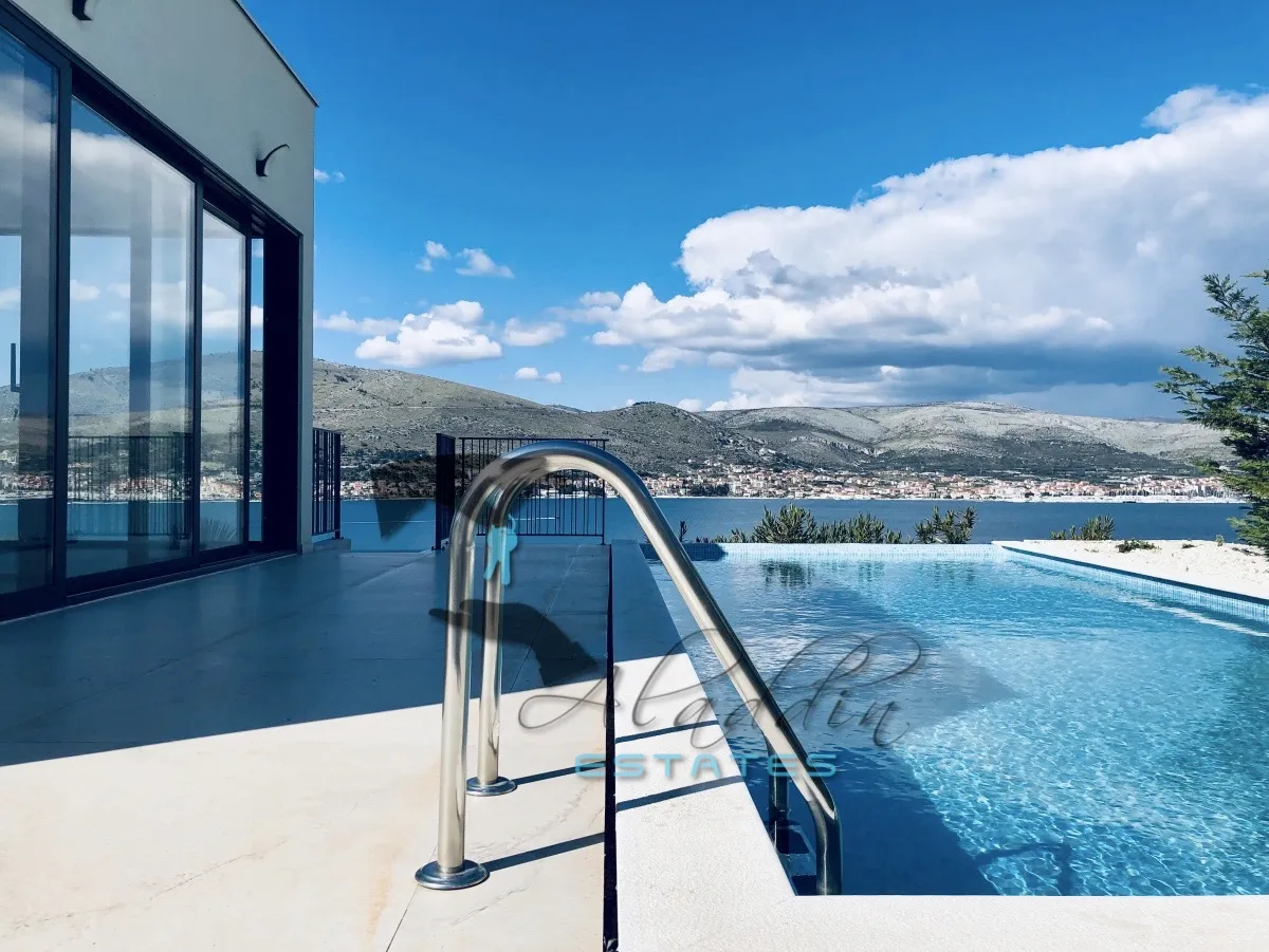 okrug donji, super luksuzna vila u četvrtom redu do mora, 315 m2 - slika 7