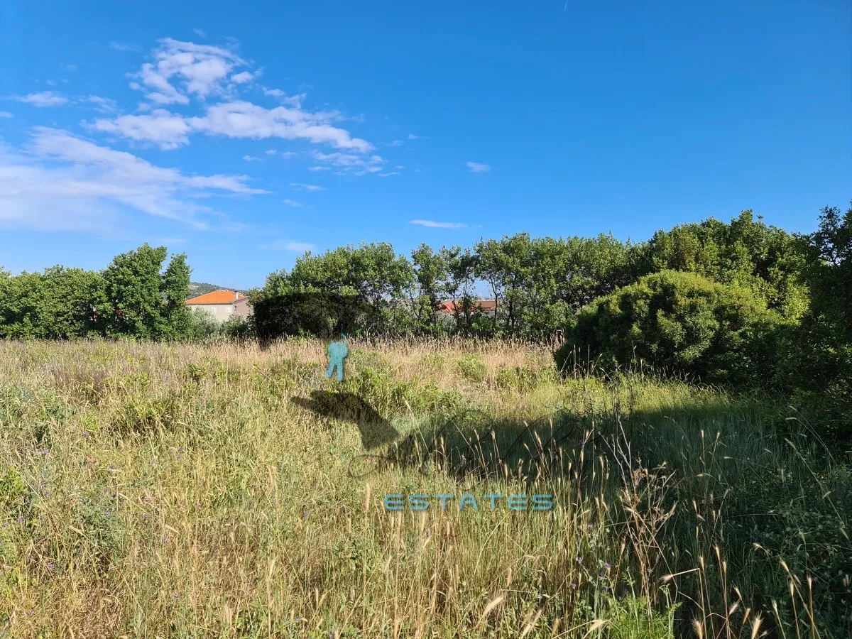 trogir, velika građevinska čestica, sva infrastruktura dostupna, 8.038 m2 - slika 5