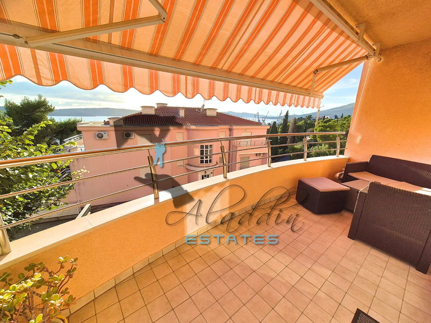 trogir, odličan dvosobni stan s pogledom na more, 69 m2 - slika 15