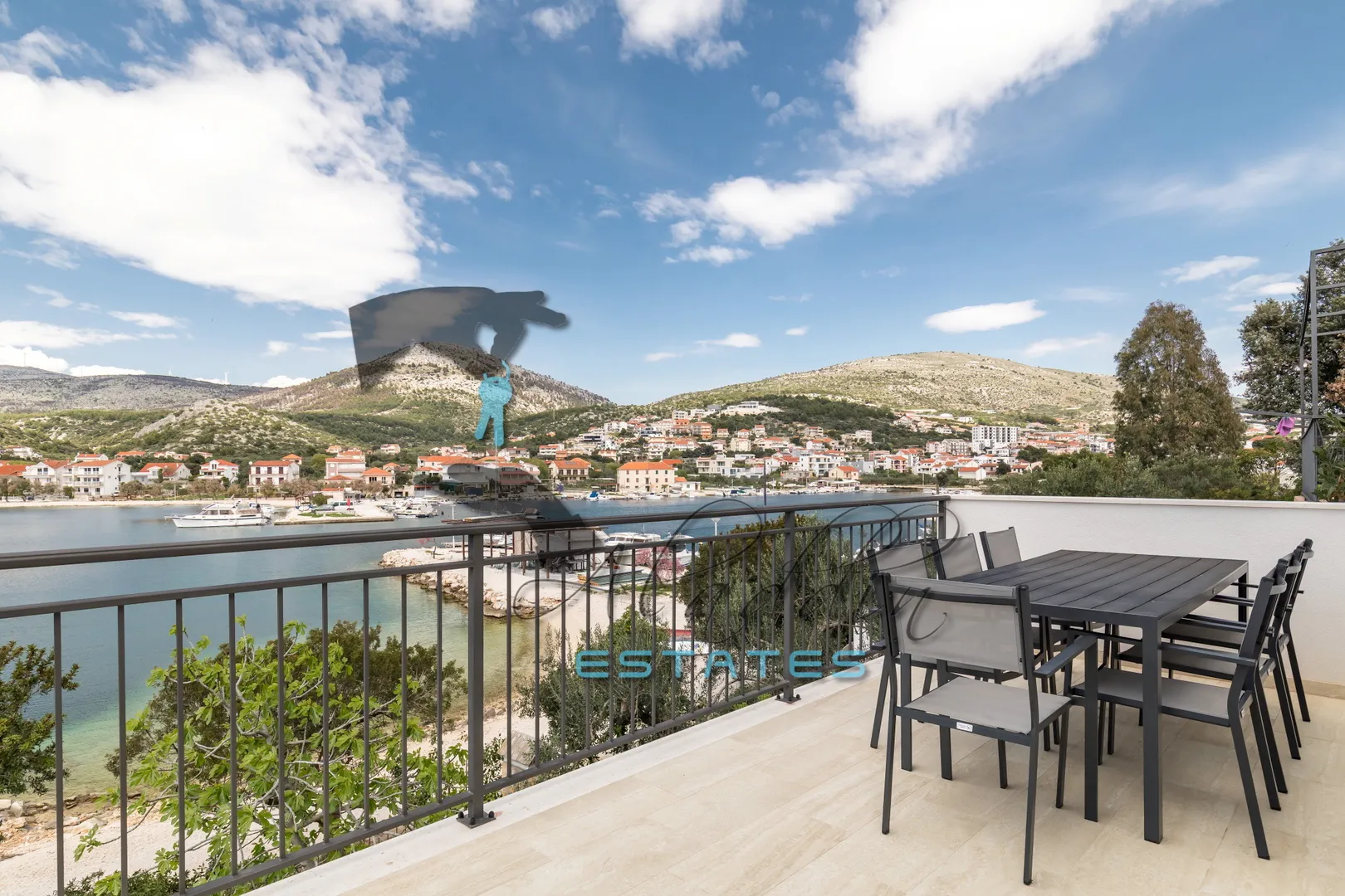 seget vranjica, luksuzna vila s tri stambene jedinice u prvom redu do mora, 296 m2 - slika 29