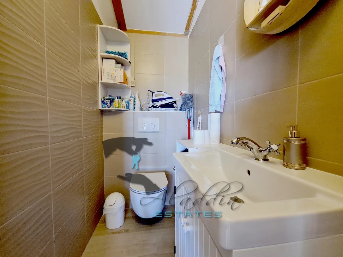 kaštel štafilić, očaravajuća vila s pomoćnom zgradom, velikim bazenom i pogledom na more, 324 m2 - slika 29