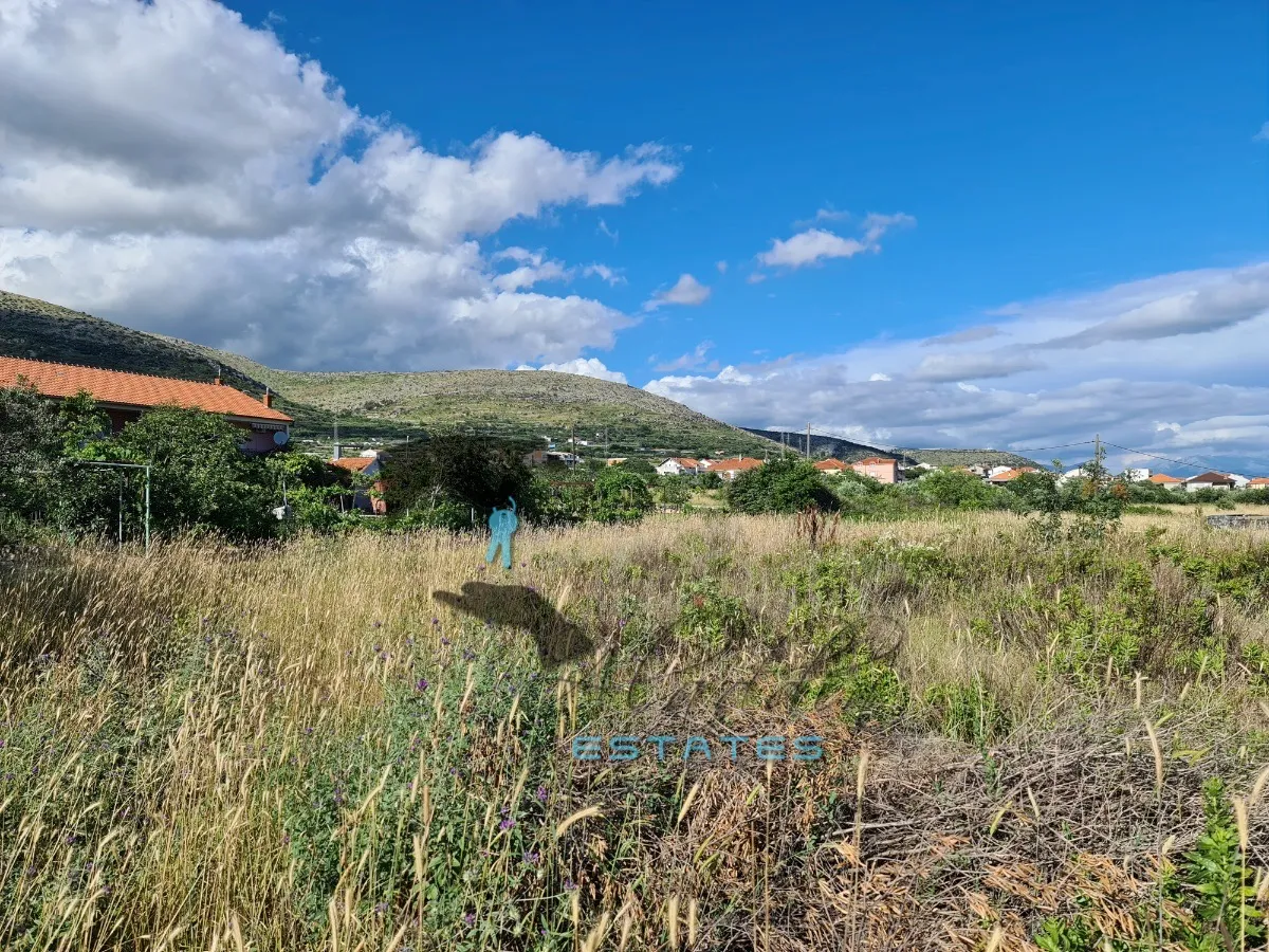 trogir, velika građevinska čestica, sva infrastruktura dostupna, 8.038 m2 - slika 9