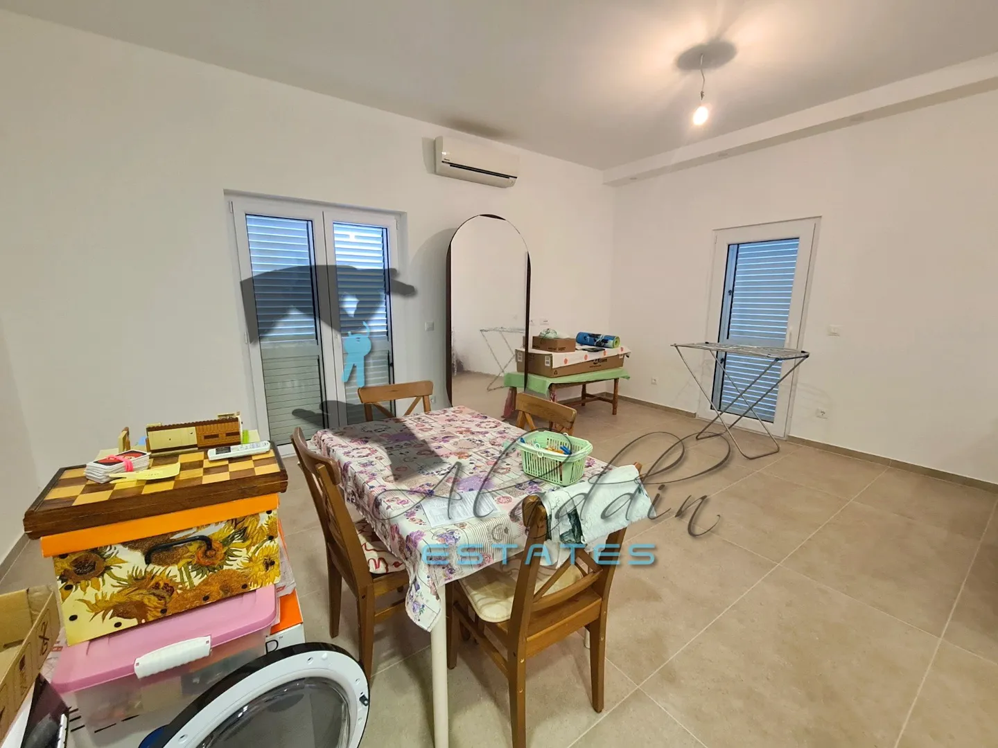 okrug gornji, elegantna obiteljska kuća s dva stana i bazenom, 153 m2 - slika 10
