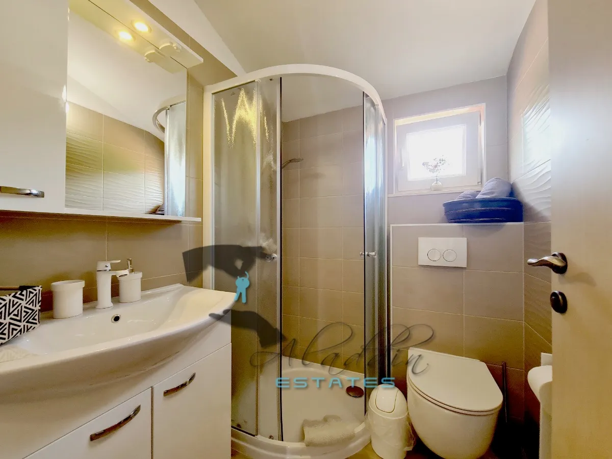 kaštel štafilić, neodoljiva vila s velikim bazenom i pogledom na more, 282 m2 - slika 23