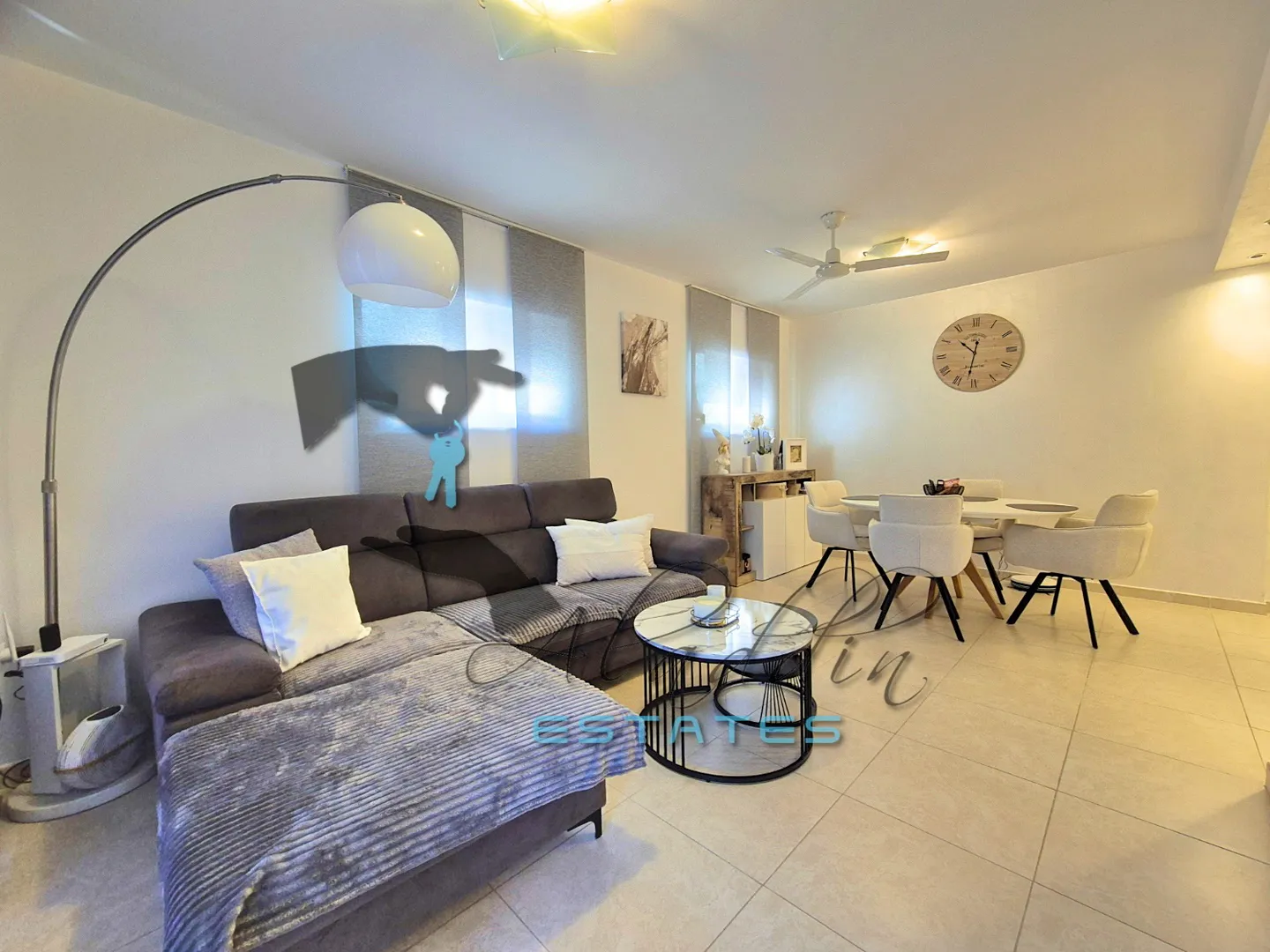 Okrug Gornji, izvanredan dvosobni stan s prekrasnom terasom, treći red, 70 m2 - Okrug Gornji, Okrug