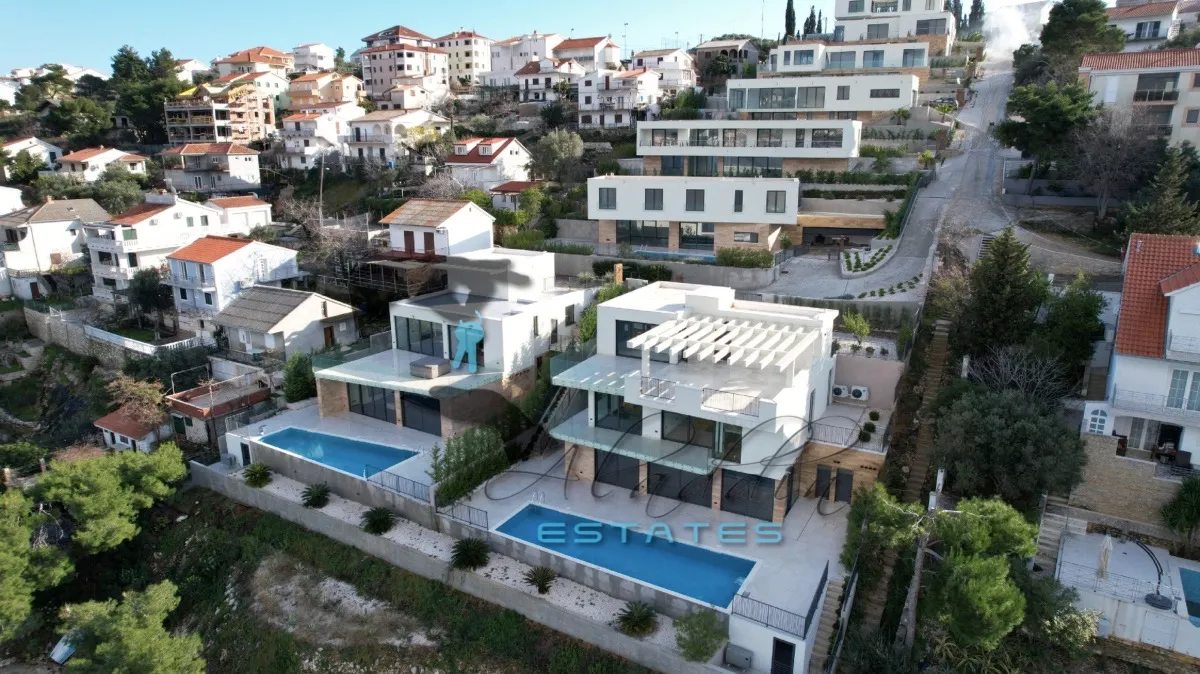 okrug donji, super luksuzna vila u drugom redu do mora, 326 m2 - slika 24