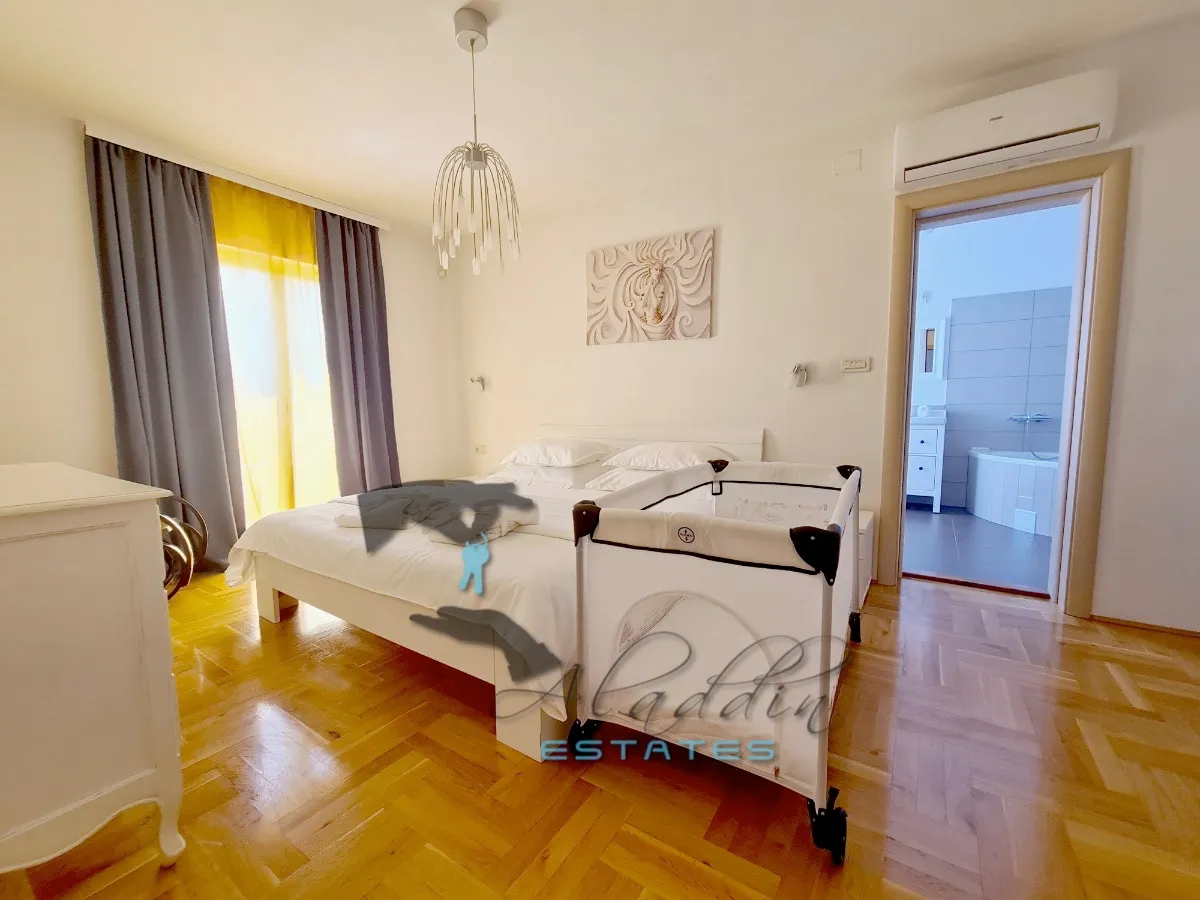 kaštel štafilić, neodoljiva vila s velikim bazenom i pogledom na more, 282 m2 - slika 18