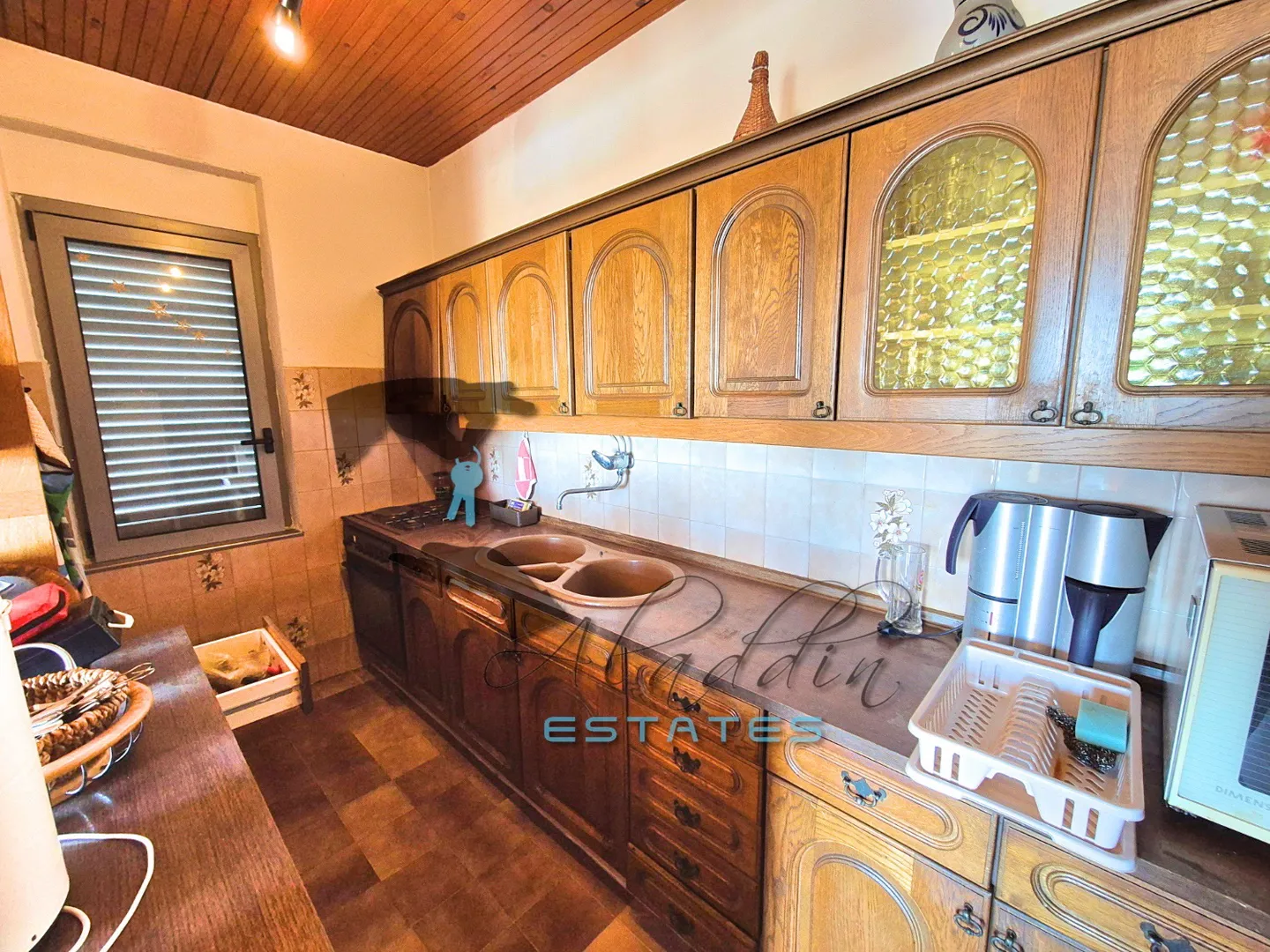 okrug gornji, privlačna samostojeća kuća s 3 stana i pogledom, 389 m2 - slika 15