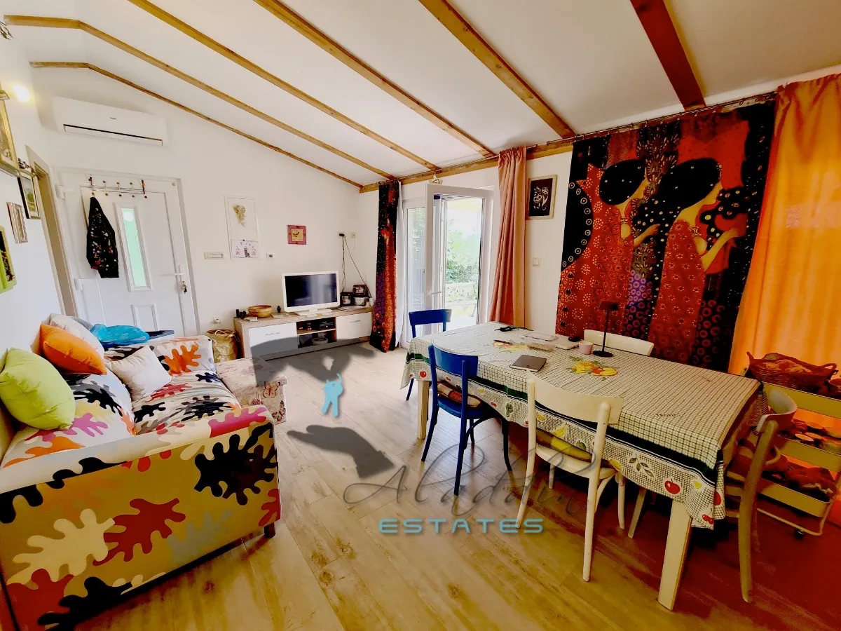 kaštel štafilić, očaravajuća vila s pomoćnom zgradom, velikim bazenom i pogledom na more, 324 m2 - slika 27