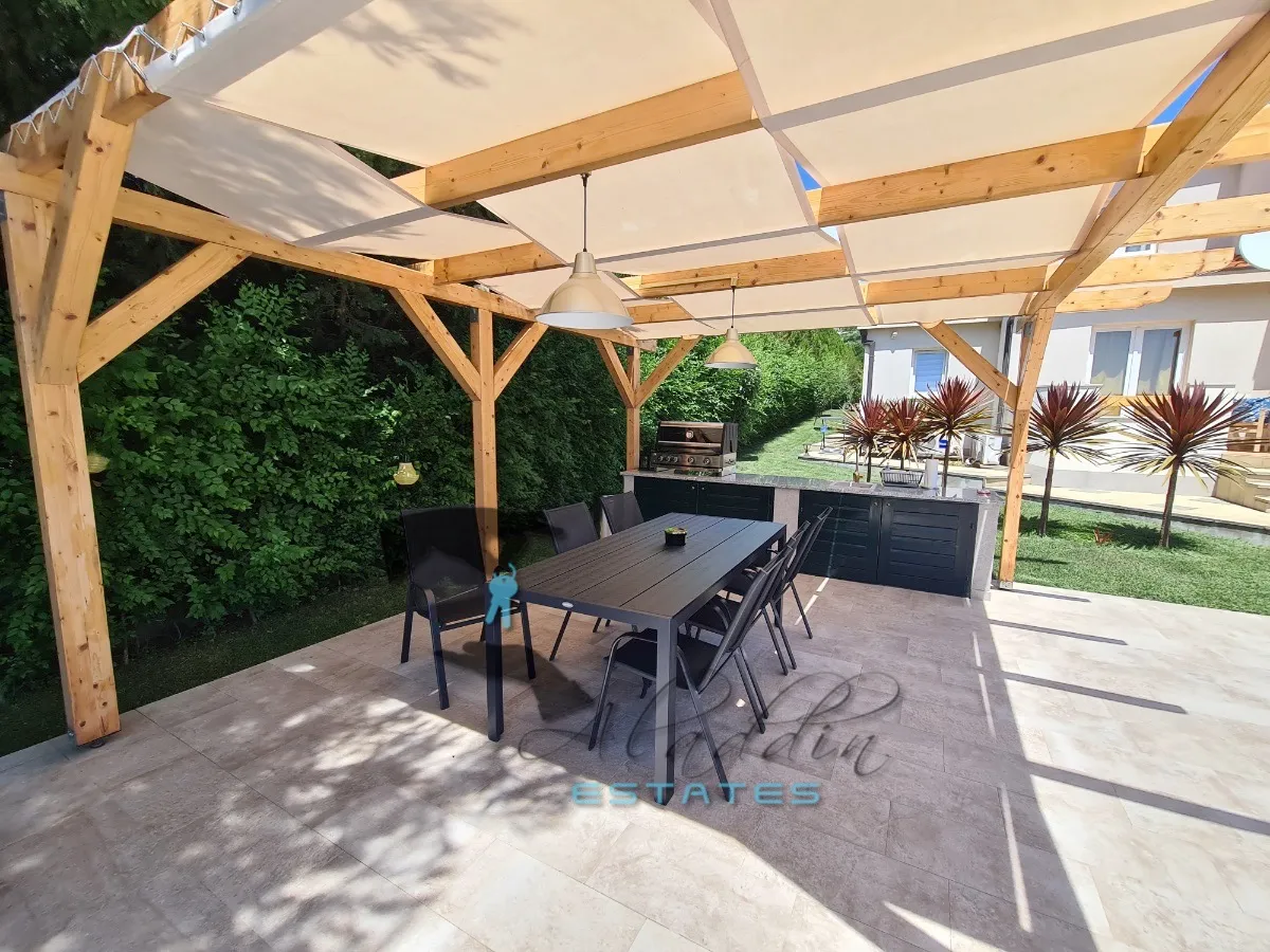 kaštel štafilić, očaravajuća vila s pomoćnom zgradom, velikim bazenom i pogledom na more, 324 m2 - slika 5