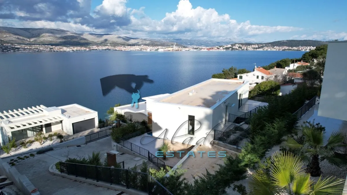 okrug donji, super luksuzna vila u drugom redu do mora, 326 m2 - slika 22