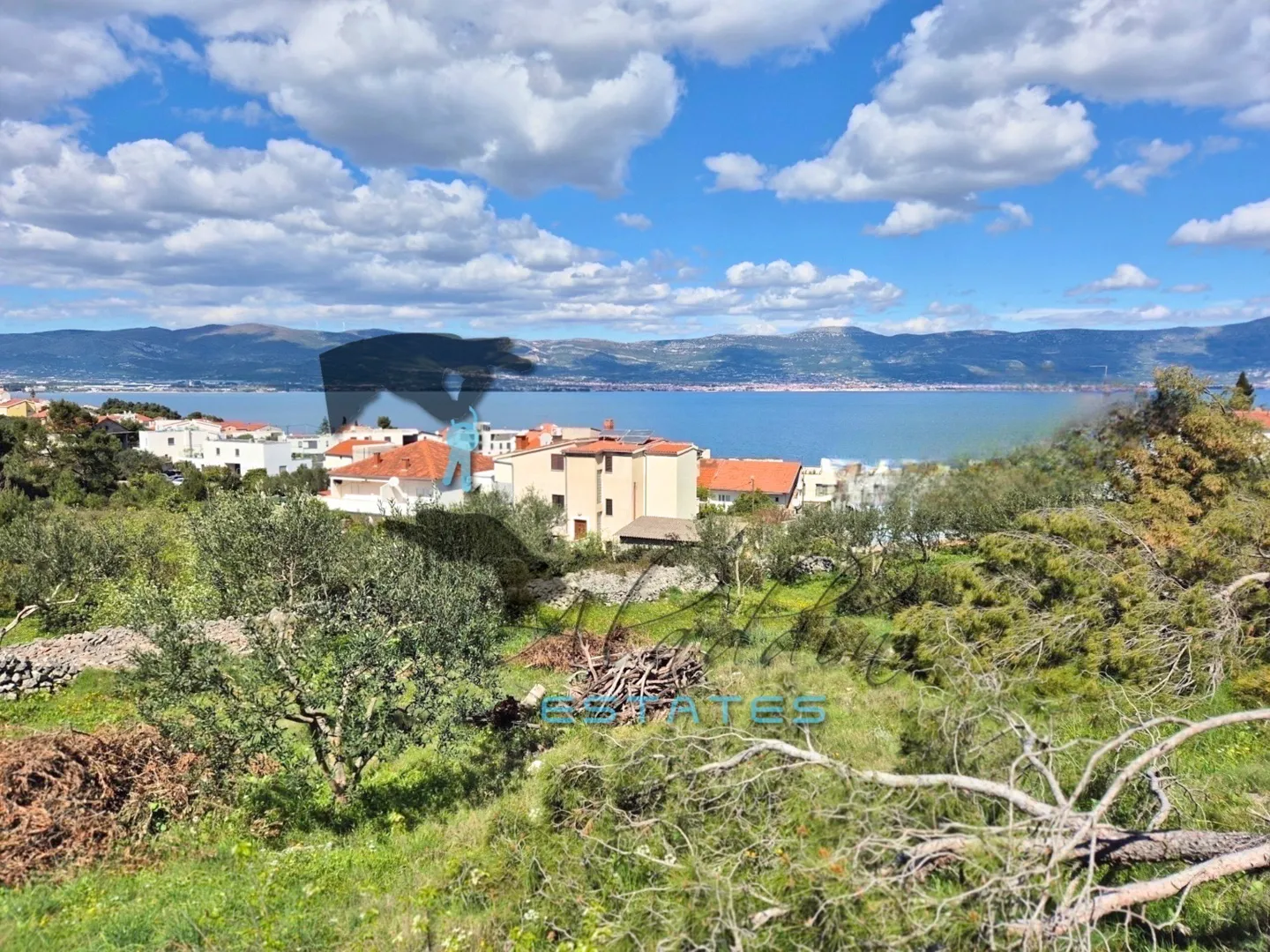 Slatine, velika zemljišna čestica s prekrasnim pogledom, 3607 m2 - Split
