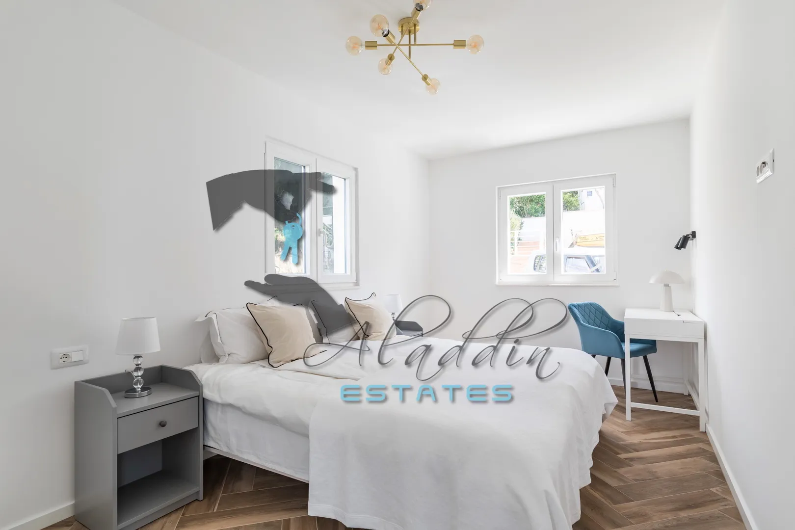 seget vranjica, luksuzna vila s tri stambene jedinice u prvom redu do mora, 296 m2 - slika 12