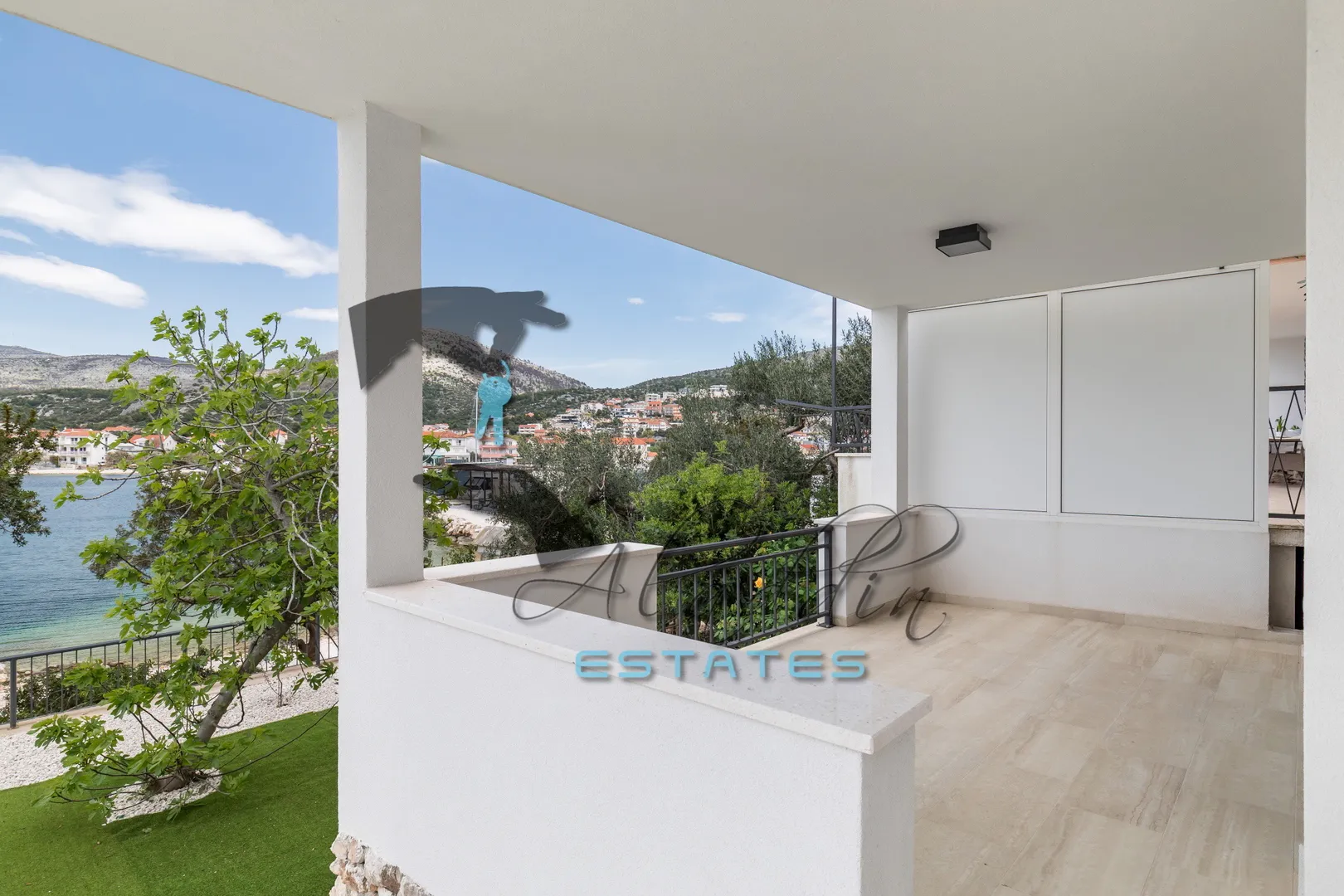 seget vranjica, luksuzna vila s tri stambene jedinice u prvom redu do mora, 296 m2 - slika 27
