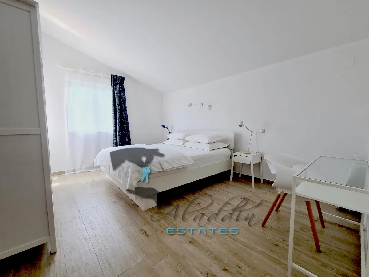 kaštel štafilić, neodoljiva vila s velikim bazenom i pogledom na more, 282 m2 - slika 24