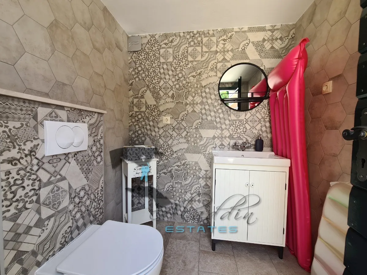 kaštel štafilić, neodoljiva vila s velikim bazenom i pogledom na more, 282 m2 - slika 12