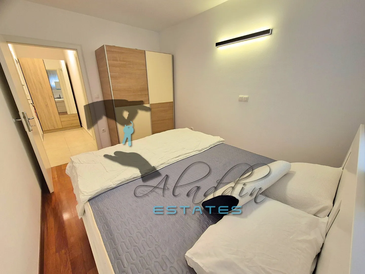 okrug gornji, izvanredan dvosobni stan s prekrasnom terasom, treći red, 70 m2 - slika 7