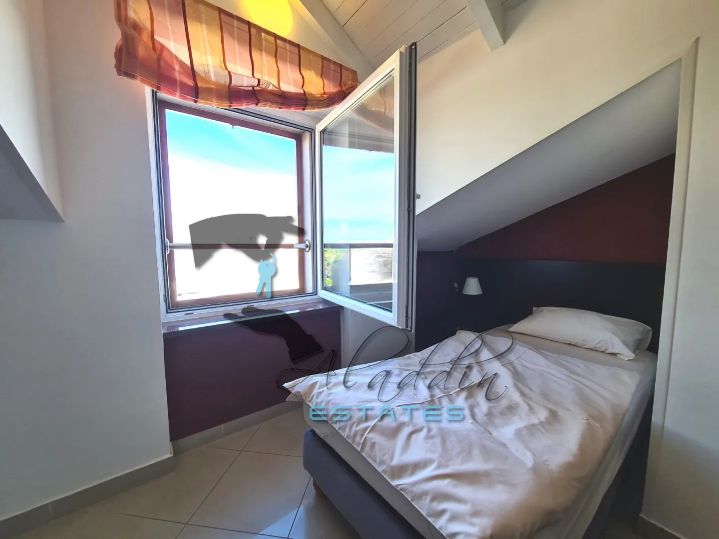 trogir, stambeno-poslovna zgrada s 4 jedinice, prvi red do mora, 144 m2 - slika 4