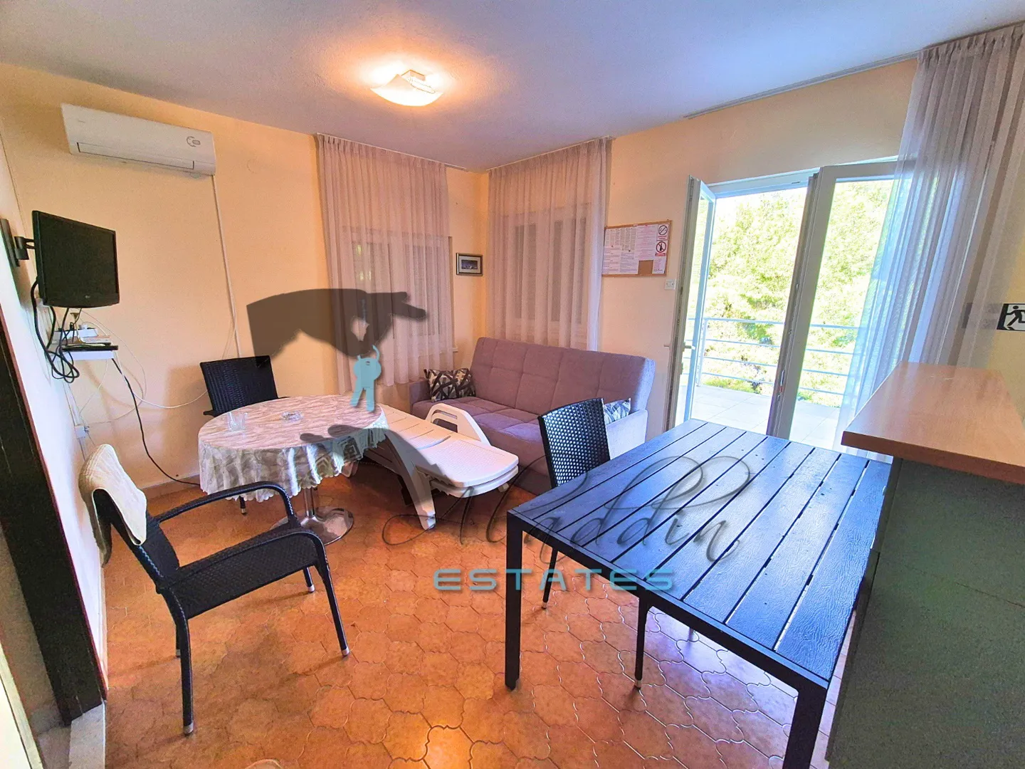okrug donji, obiteljska kuća uz more u zelenilu, izvanredna prilika, 220 m2 - slika 12