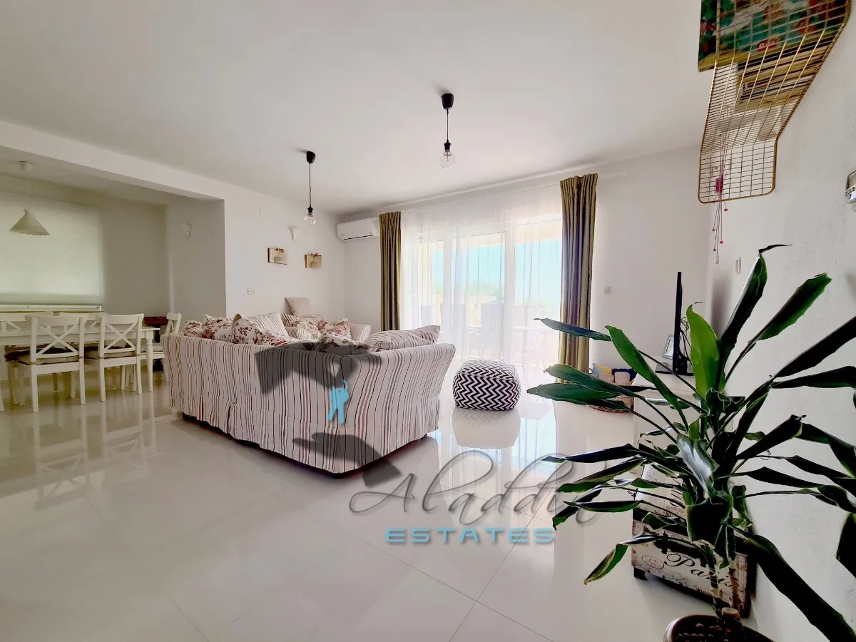 kaštel štafilić, očaravajuća vila s pomoćnom zgradom, velikim bazenom i pogledom na more, 324 m2 - slika 10