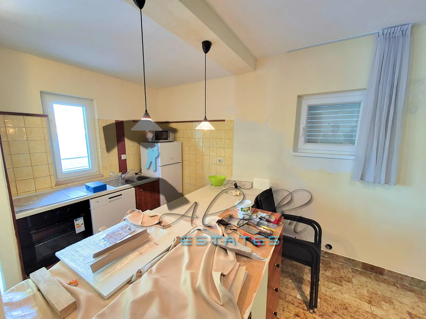 okrug donji, obiteljska kuća uz more u zelenilu, izvanredna prilika, 220 m2 - slika 19