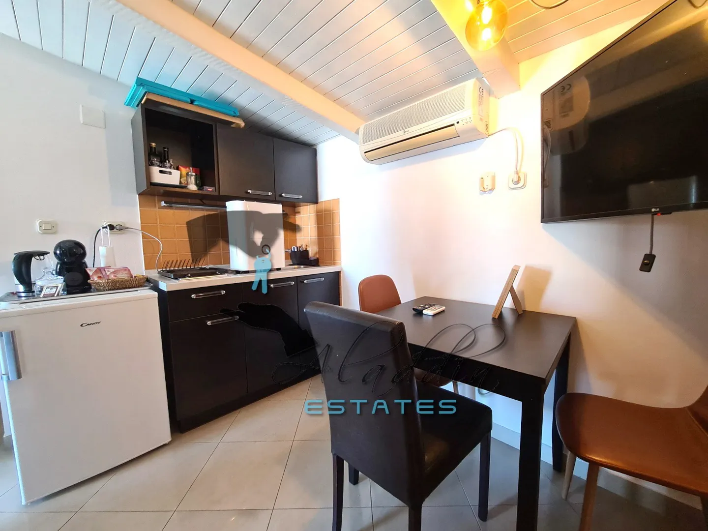 trogir, stambeno-poslovna zgrada s 4 jedinice, prvi red do mora, 144 m2 - slika 3