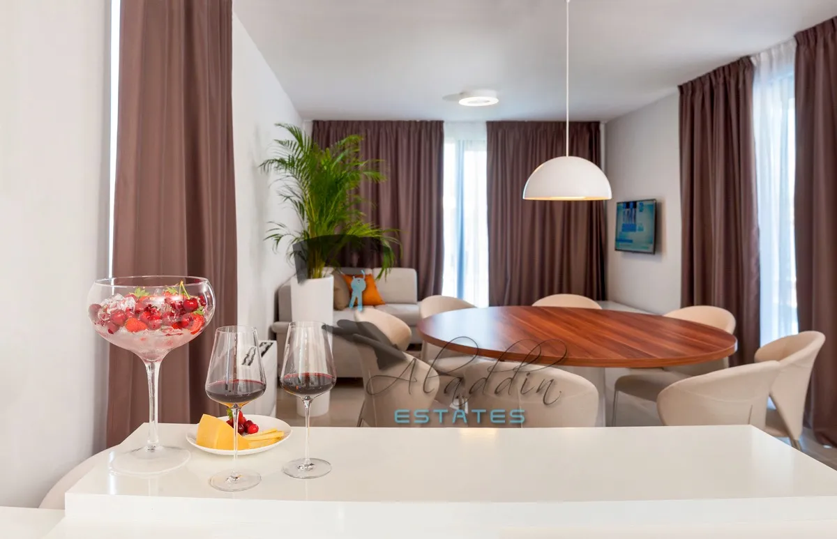 okrug gornji, super luksuzna i moderna vila drugi red do mora, 395 m2 - slika 3