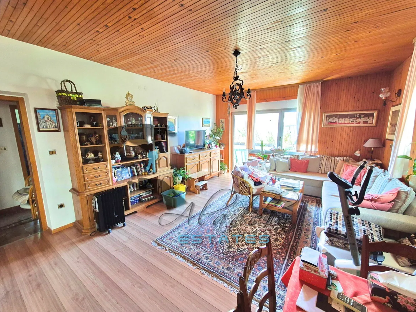 okrug gornji, privlačna samostojeća kuća s 3 stana i pogledom, 389 m2 - slika 4