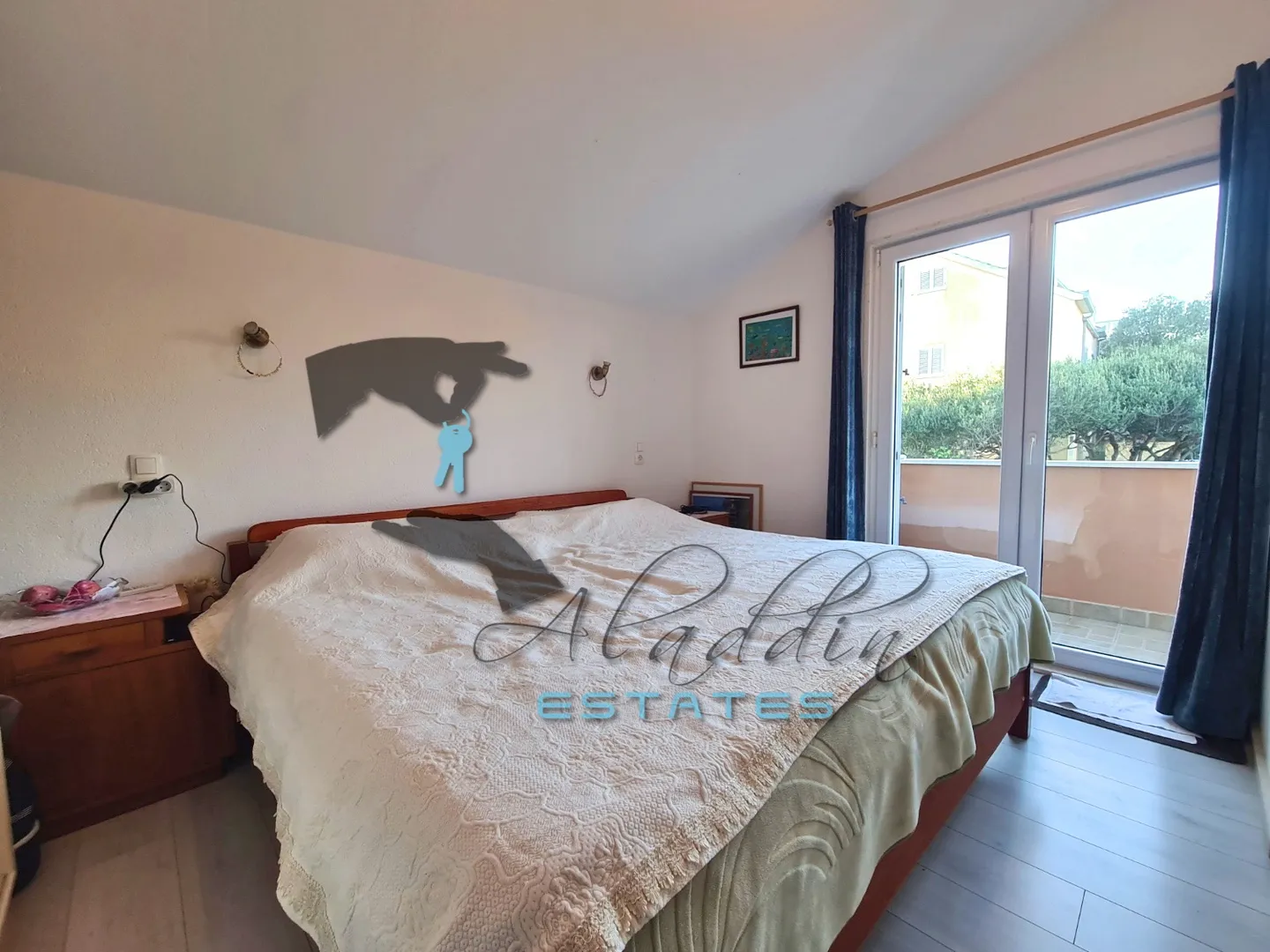 okrug gornji, elegantna obiteljska kuća s dva stana i bazenom, 153 m2 - slika 4