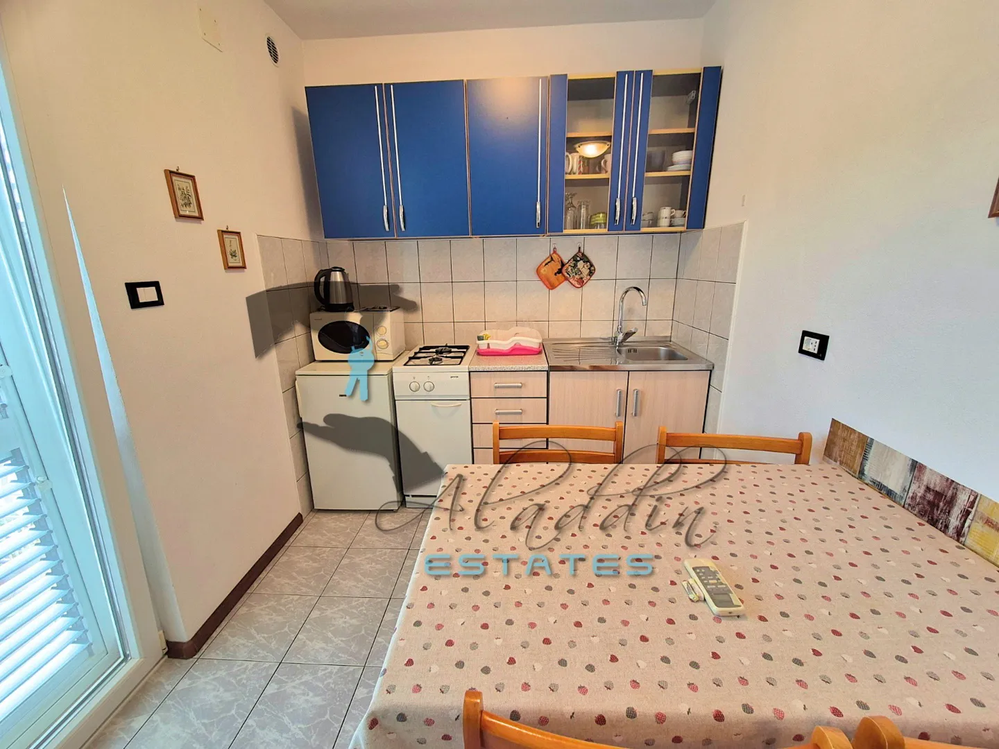 bilice, krasna stambena zgrada sa 6 jedinica u drugom redu do mora, 461 m2 - slika 26