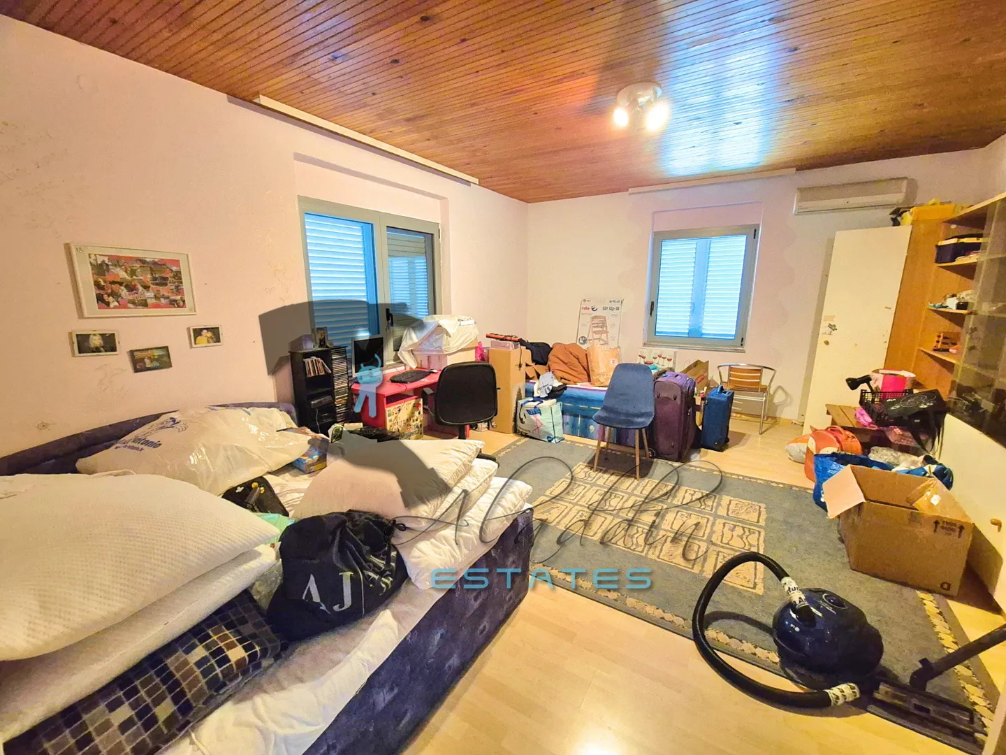 okrug gornji, privlačna samostojeća kuća s 3 stana i pogledom, 389 m2 - slika 12