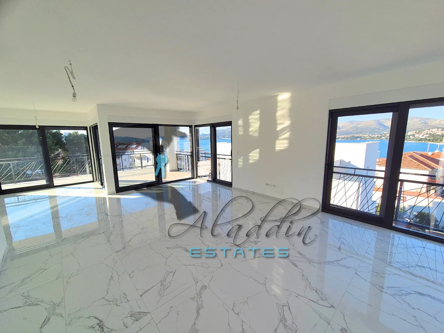 Okrug Gornji, spektakulan trosobni penthouse stan s krovnom terasom i pogledom na more, 161 m2 - Okrug Gornji, Okrug