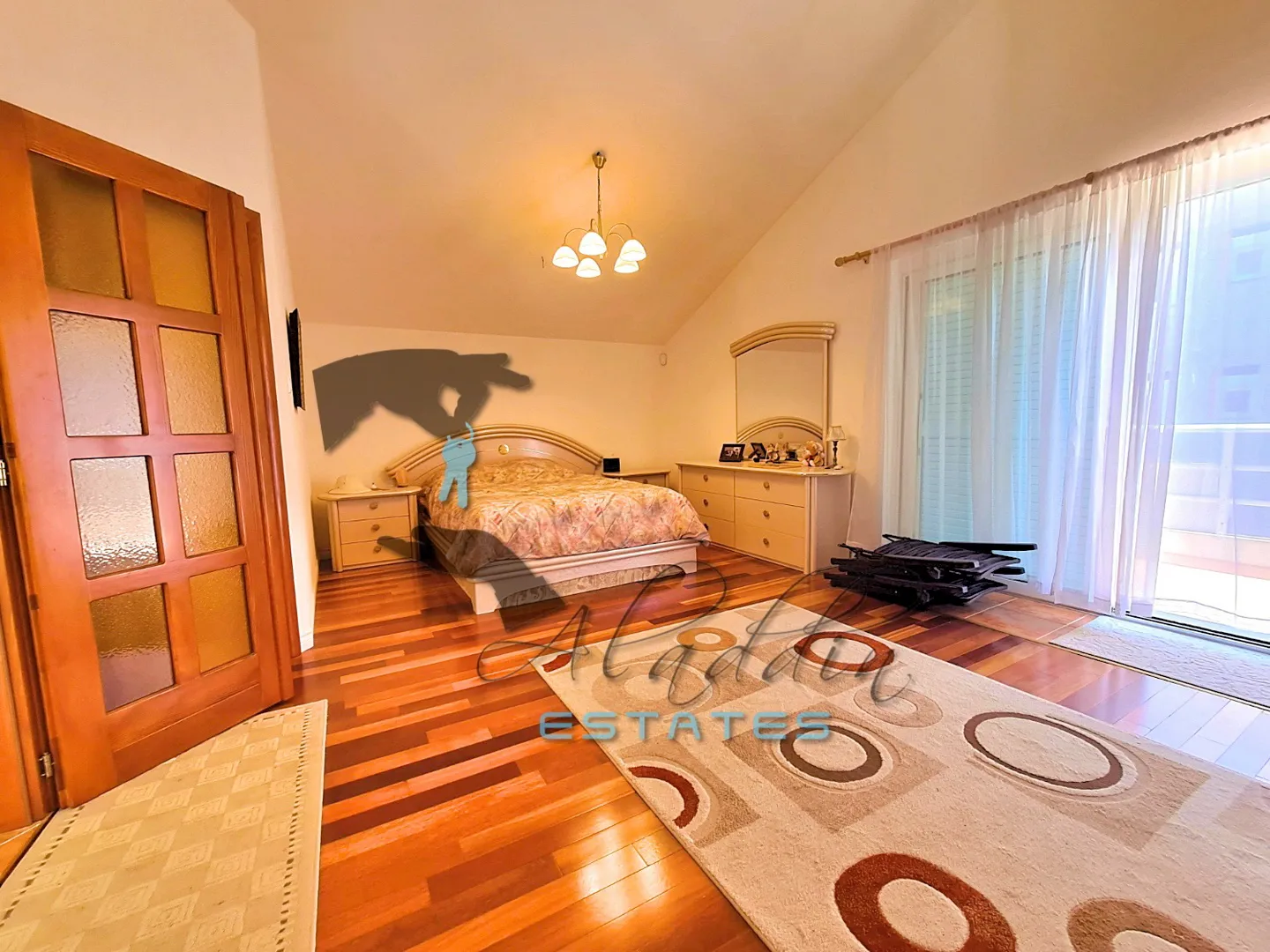 okrug gornji, prekrasna obiteljska kuća s bazenom i garažom, 212 m2 - slika 10