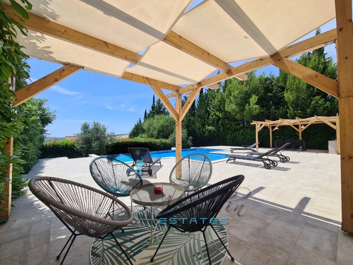 kaštel štafilić, očaravajuća vila s pomoćnom zgradom, velikim bazenom i pogledom na more, 324 m2 - slika 4