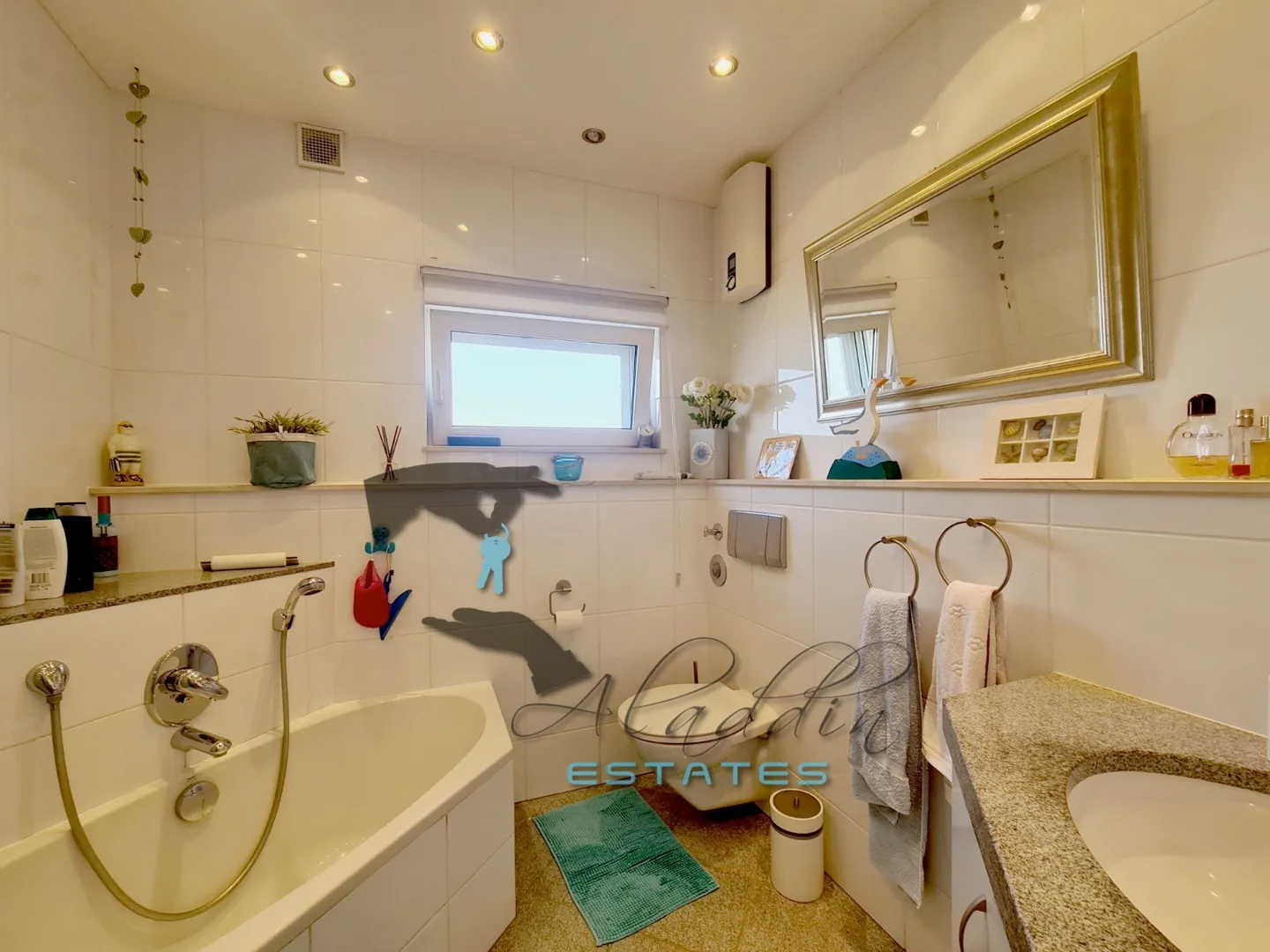 slatine, profinjena stambena kuća u prvom redu do mora, 421 m2 - slika 9