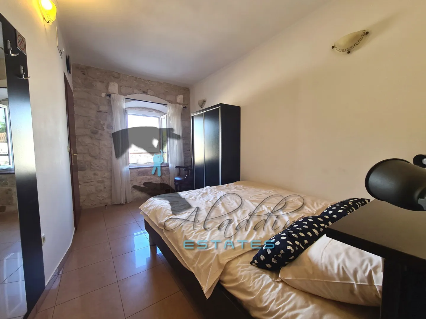 trogir, stambeno-poslovna zgrada s 4 jedinice, prvi red do mora, 144 m2 - slika 11