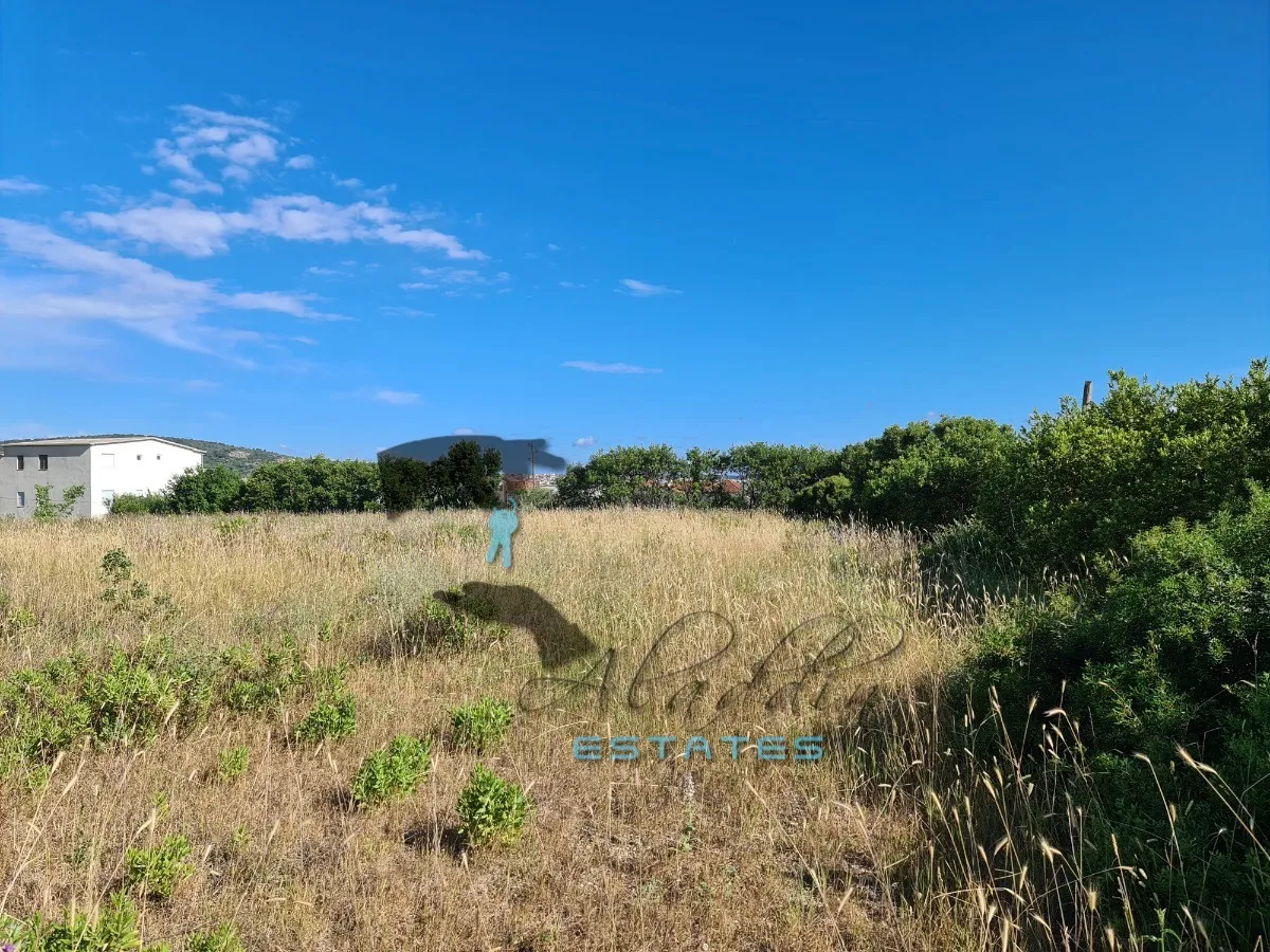 trogir, velika građevinska čestica, sva infrastruktura dostupna, 8.038 m2 - slika 7