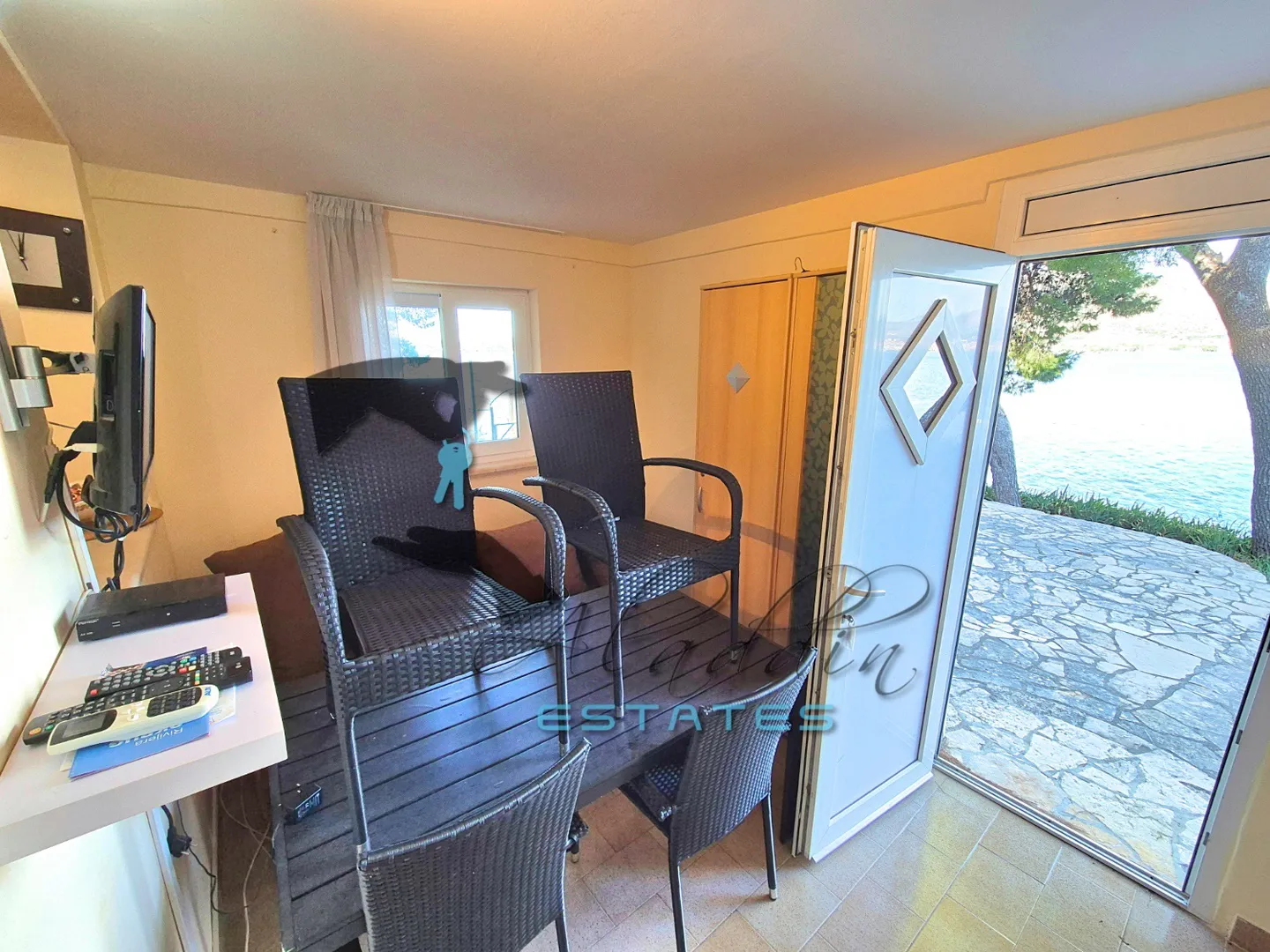 okrug donji, obiteljska kuća uz more u zelenilu, izvanredna prilika, 220 m2 - slika 25