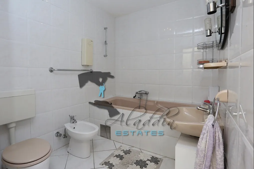 okrug donji, velika apartmanska kuća s pogledom na more, 591 m2 - slika 12