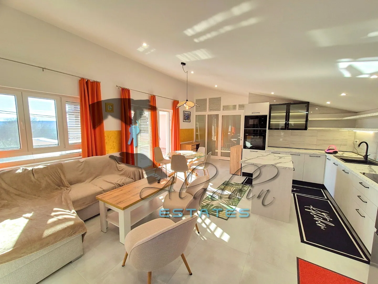vodice, čista mala, prekrasna kuća za odmor s bazenom, 244 m2 - slika 12