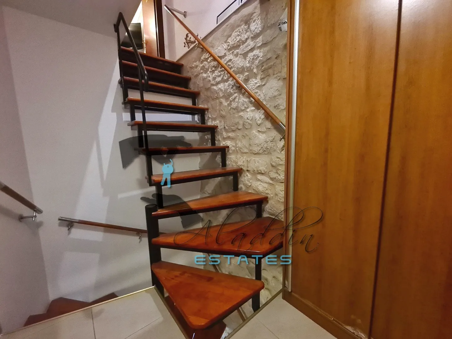 trogir, stambeno-poslovna zgrada s 4 jedinice, prvi red do mora, 144 m2 - slika 9