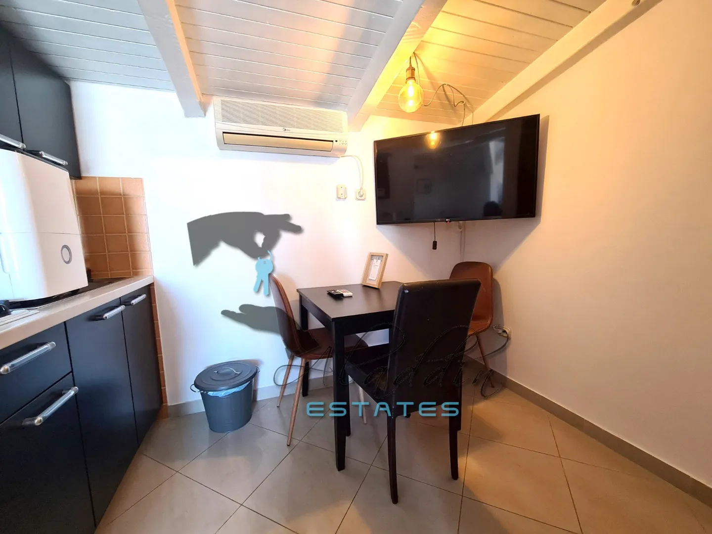 trogir, stambeno-poslovna zgrada s 4 jedinice, prvi red do mora, 144 m2 - slika 2