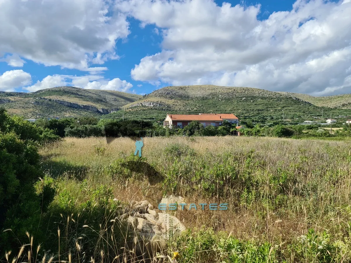 trogir, velika građevinska čestica, sva infrastruktura dostupna, 8.038 m2 - slika 4