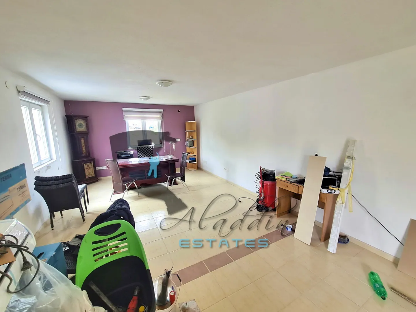 Plano, poslovna zgrada s velikom okućnicom na odličnoj lokaciji, 133 m2 - Plano, Trogir