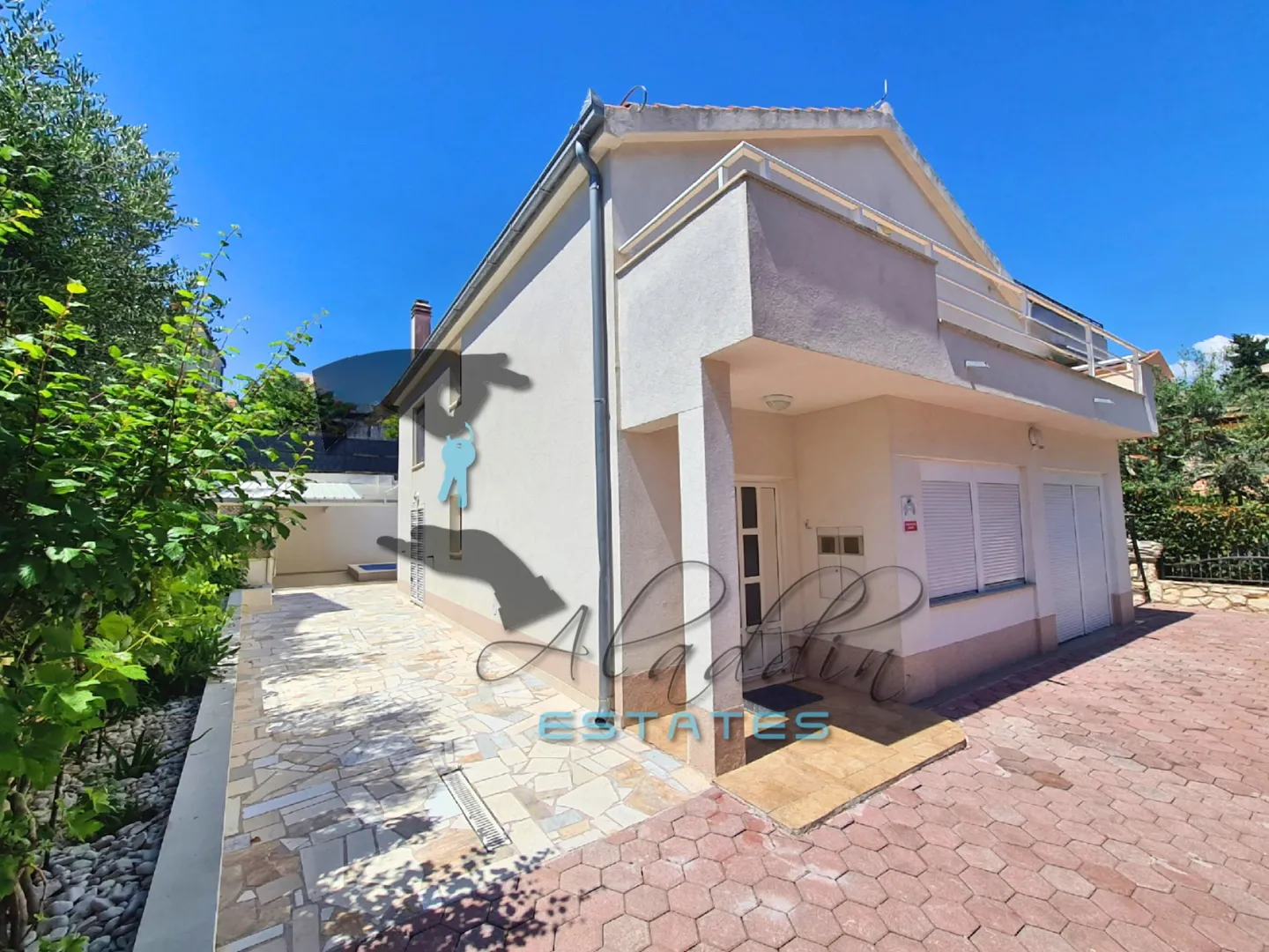 okrug gornji, prekrasna obiteljska kuća s bazenom i garažom, 212 m2 - slika 26