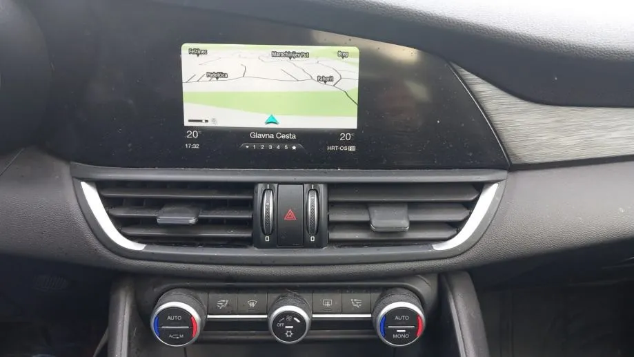 alfa romeo giulia 2,2 jtd automatik/koža/navi/xenon/tempo/šiber/lanas - slika 15